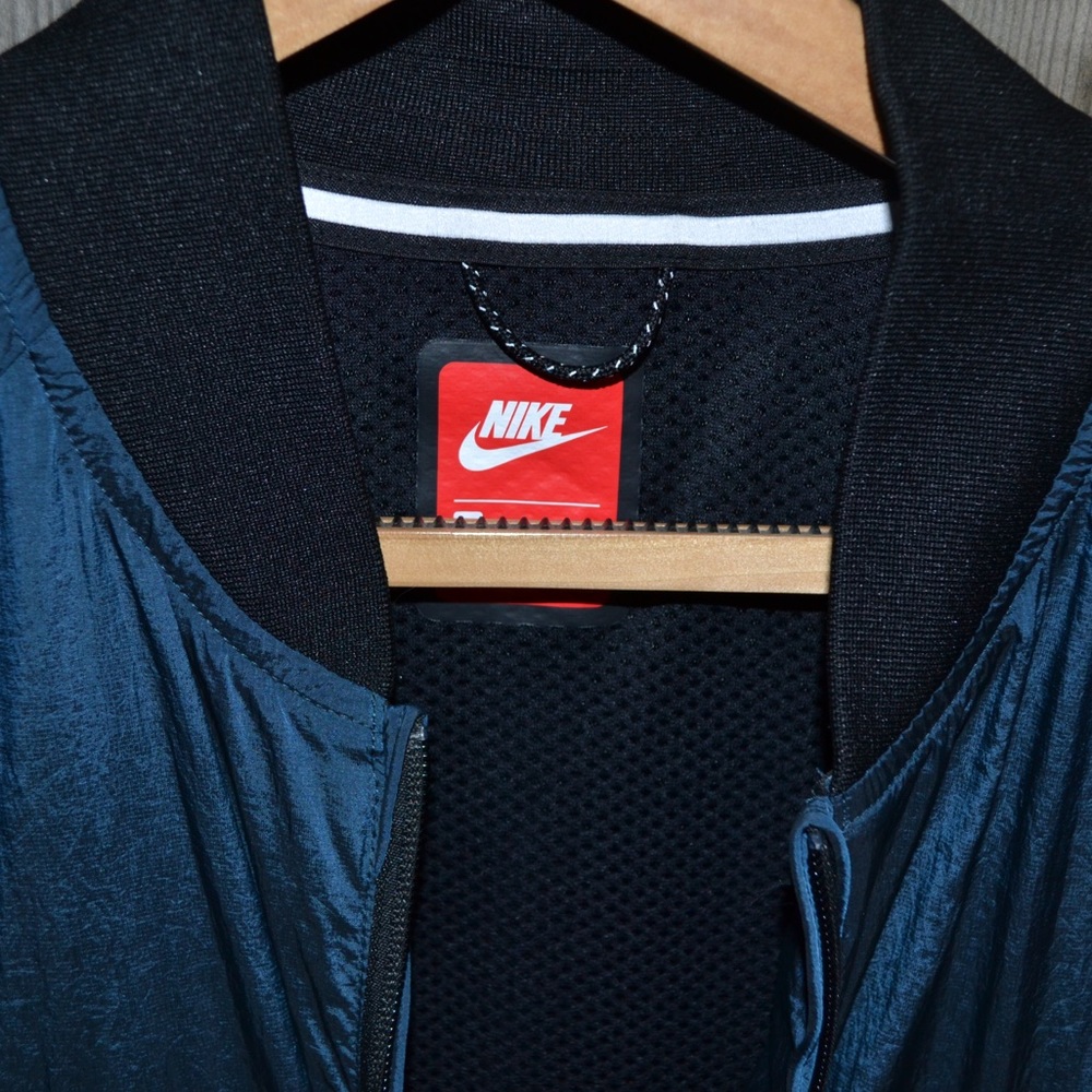 ❗️Nike Tech Light Bomber Jacket - Picture 3 of 3
